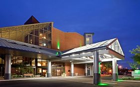 Holiday Inn Oakville Centre, an IHG hotel